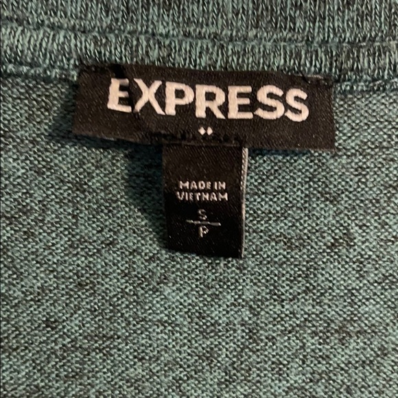 Express (S) Women’s Relaxed Fit Shirt Bundle - Picture 2 of 5